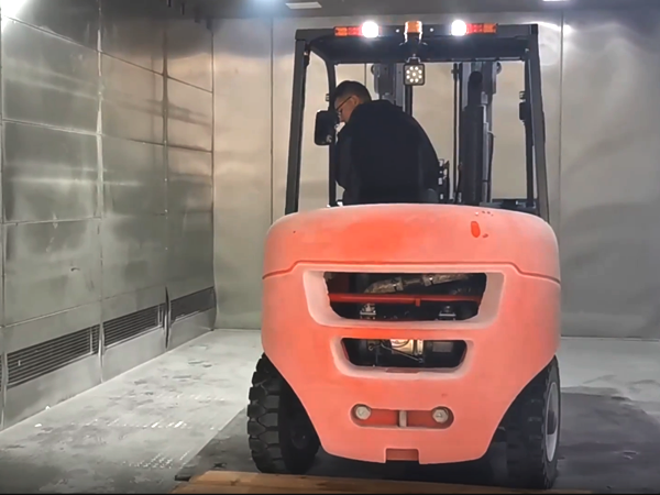 365集团公司重型工业叉车在-20°C下稳定运行
